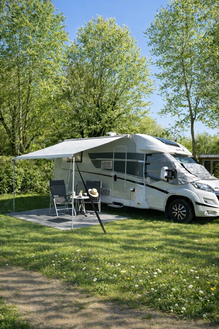 Emplacement caravane camping sous le moulin