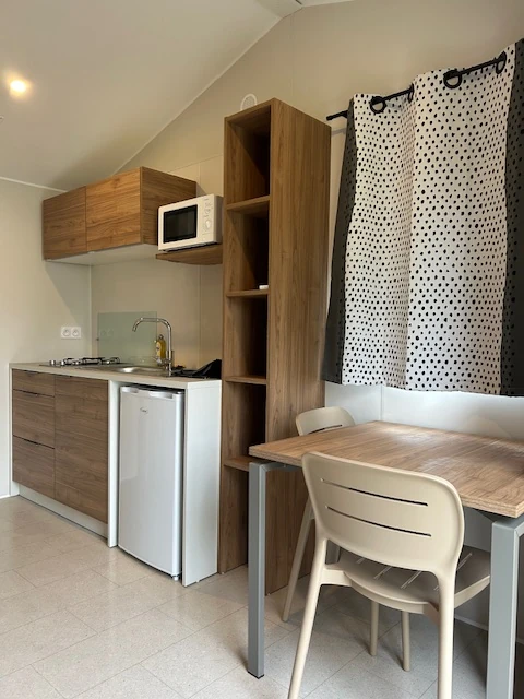 studio-camping-sous-le-moulin-espace-repas